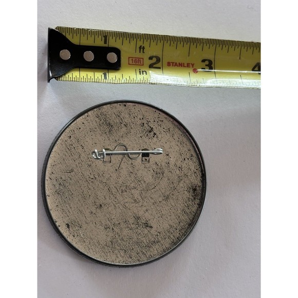 The Mummy Movie DVD VHS Release Promo Pin Button Pinback Brendan Fraser Vintage - Picture 2 of 2